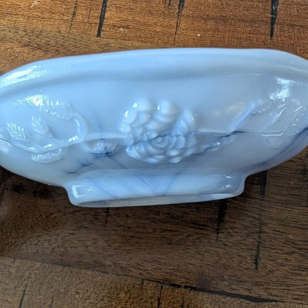 Vtg Avon May 1978 White Blue‎ Swirl Slag Glass Rose Floral Soap Trinket Dish